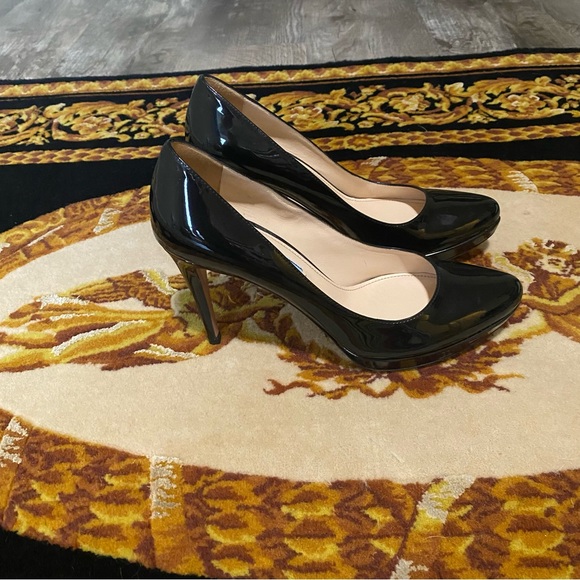 Prada Black Patent Leather Rounded Toe Pumps Size 37 1/2 - Picture 12 of 16